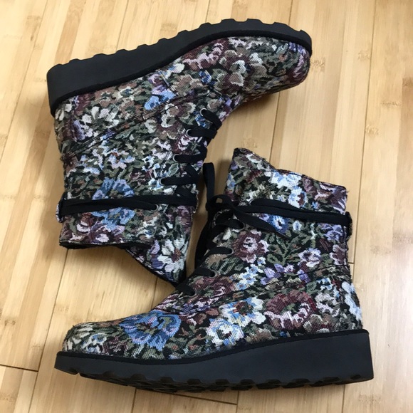 BearPaw | Shoes | Bearpaw Krista Floral 